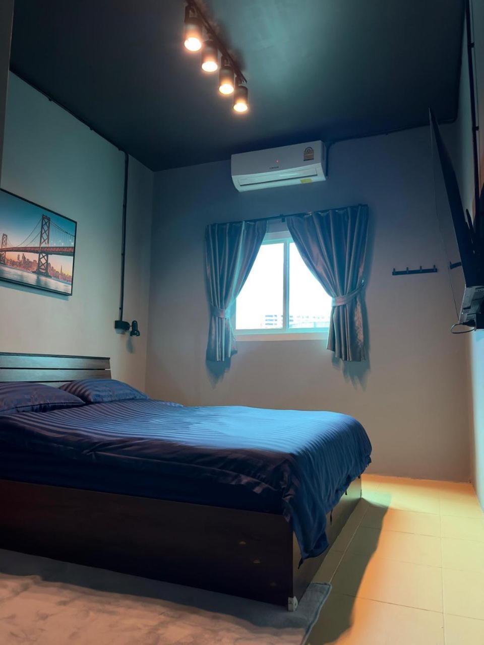 Champagne Hostel & Cafe Pattaya Ngoại thất bức ảnh
