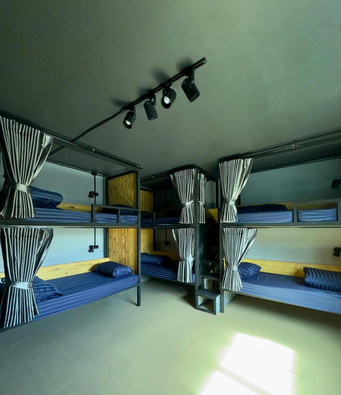 Champagne Hostel & Cafe Pattaya Ngoại thất bức ảnh