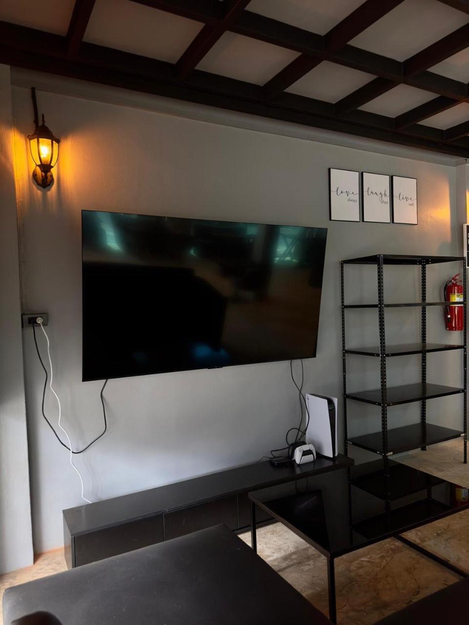 Champagne Hostel & Cafe Pattaya Ngoại thất bức ảnh