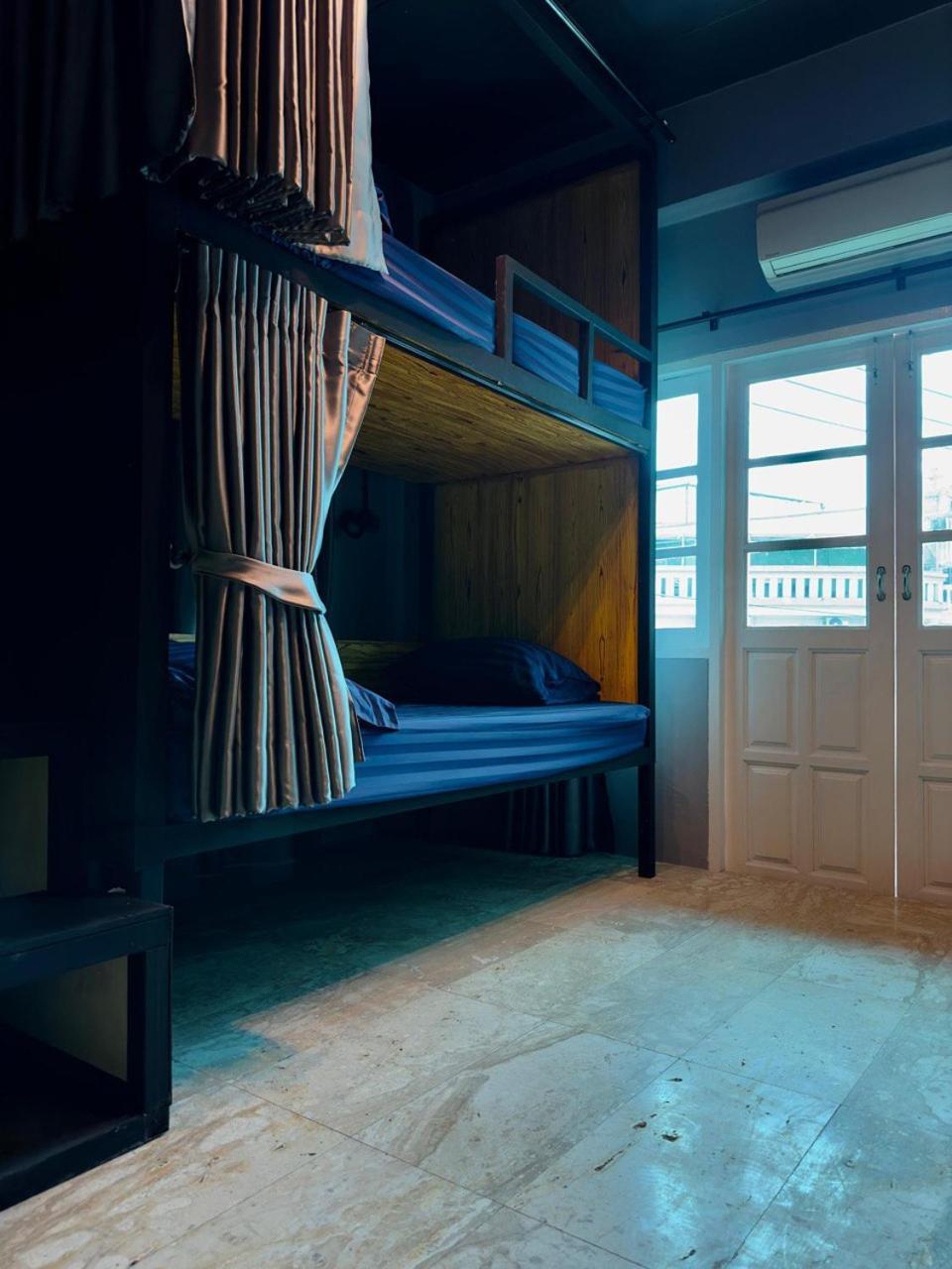 Champagne Hostel & Cafe Pattaya Ngoại thất bức ảnh