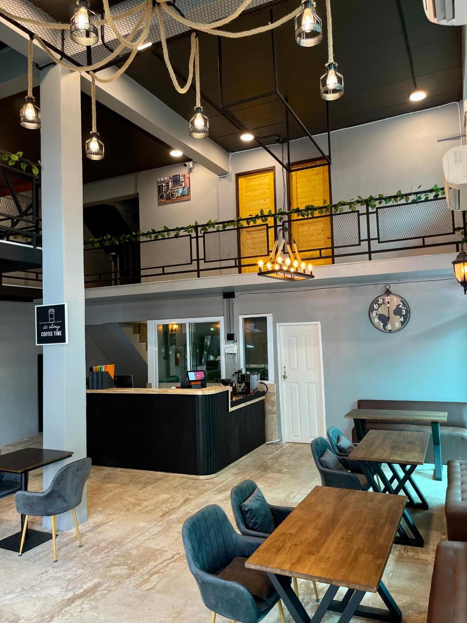 Champagne Hostel & Cafe Pattaya Ngoại thất bức ảnh