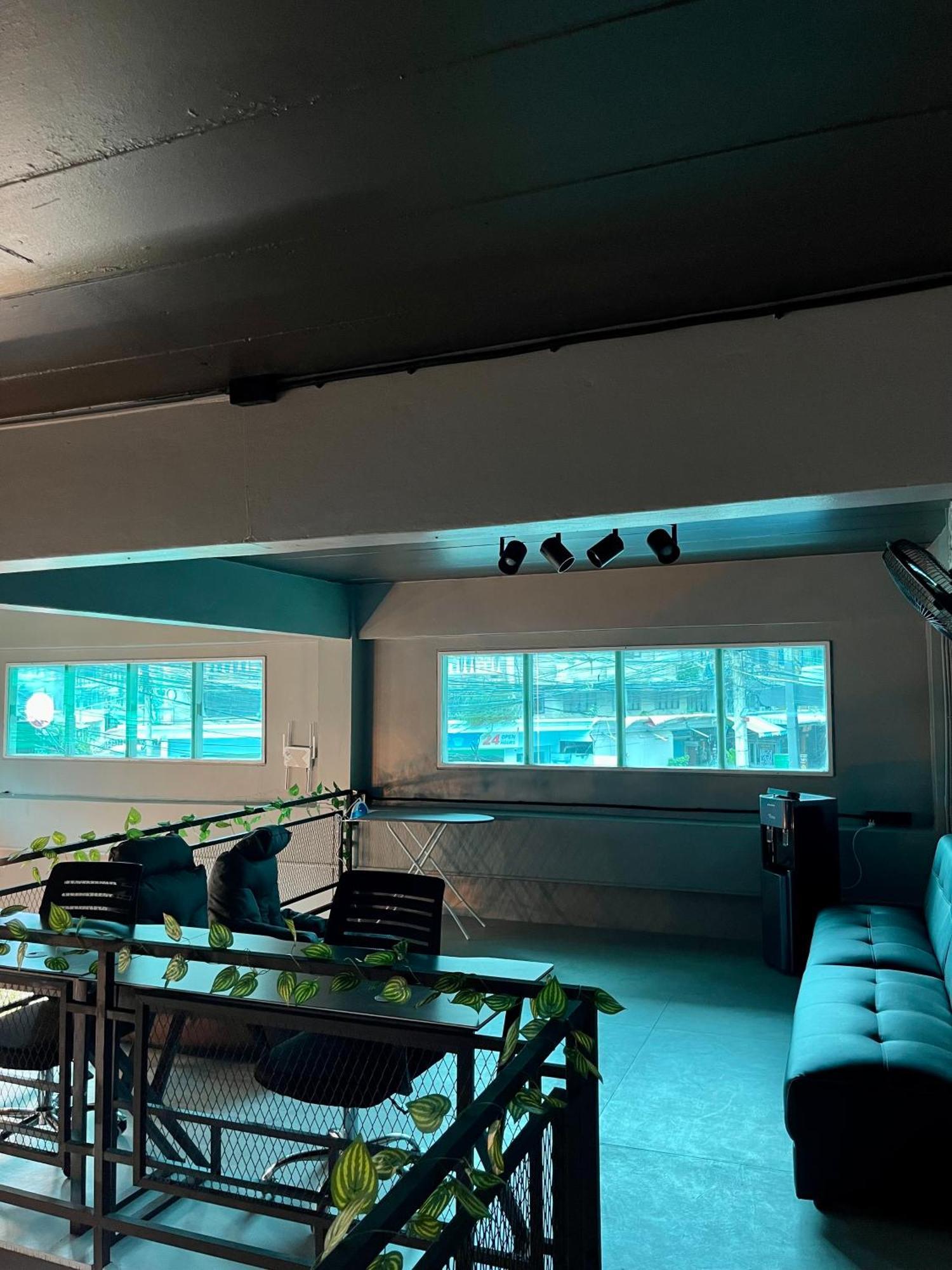 Champagne Hostel & Cafe Pattaya Ngoại thất bức ảnh