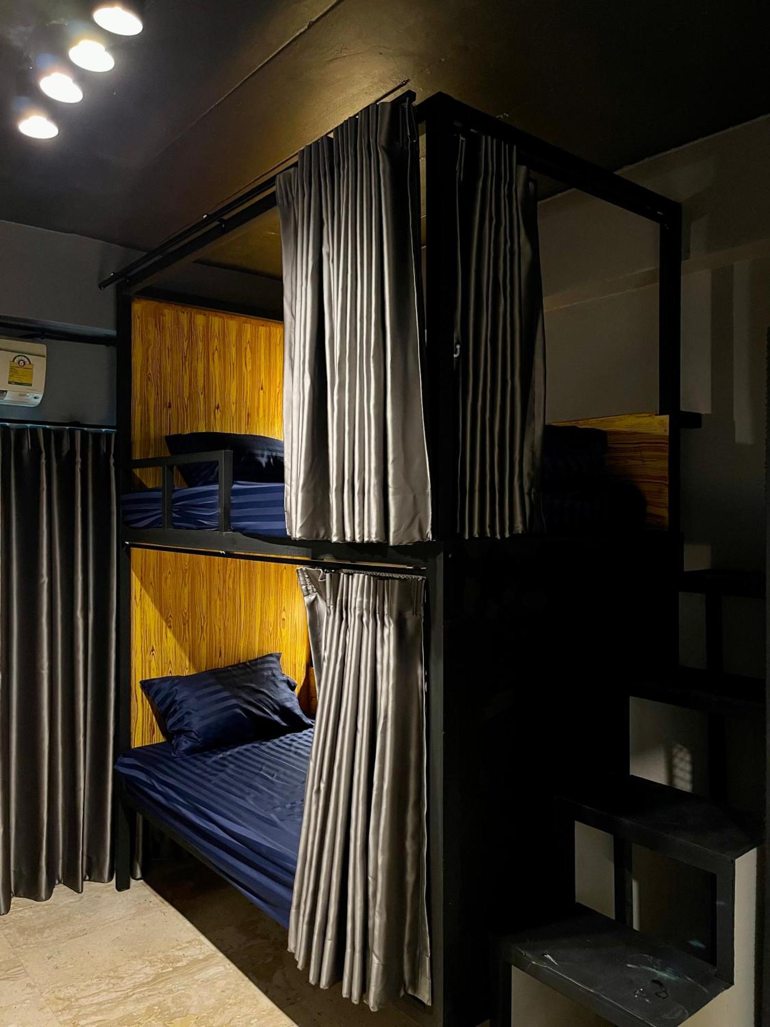 Champagne Hostel & Cafe Pattaya Ngoại thất bức ảnh