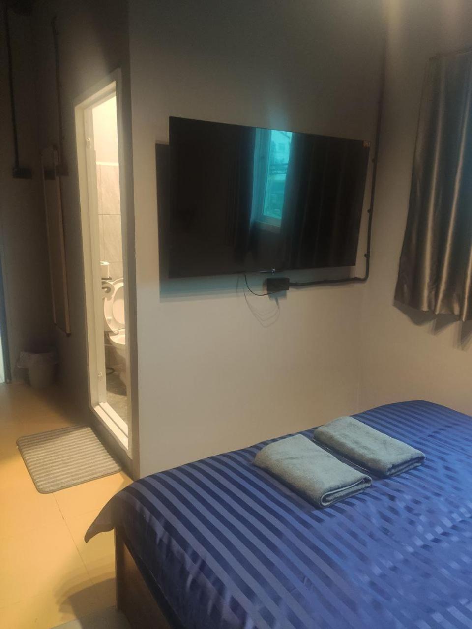 Champagne Hostel & Cafe Pattaya Ngoại thất bức ảnh