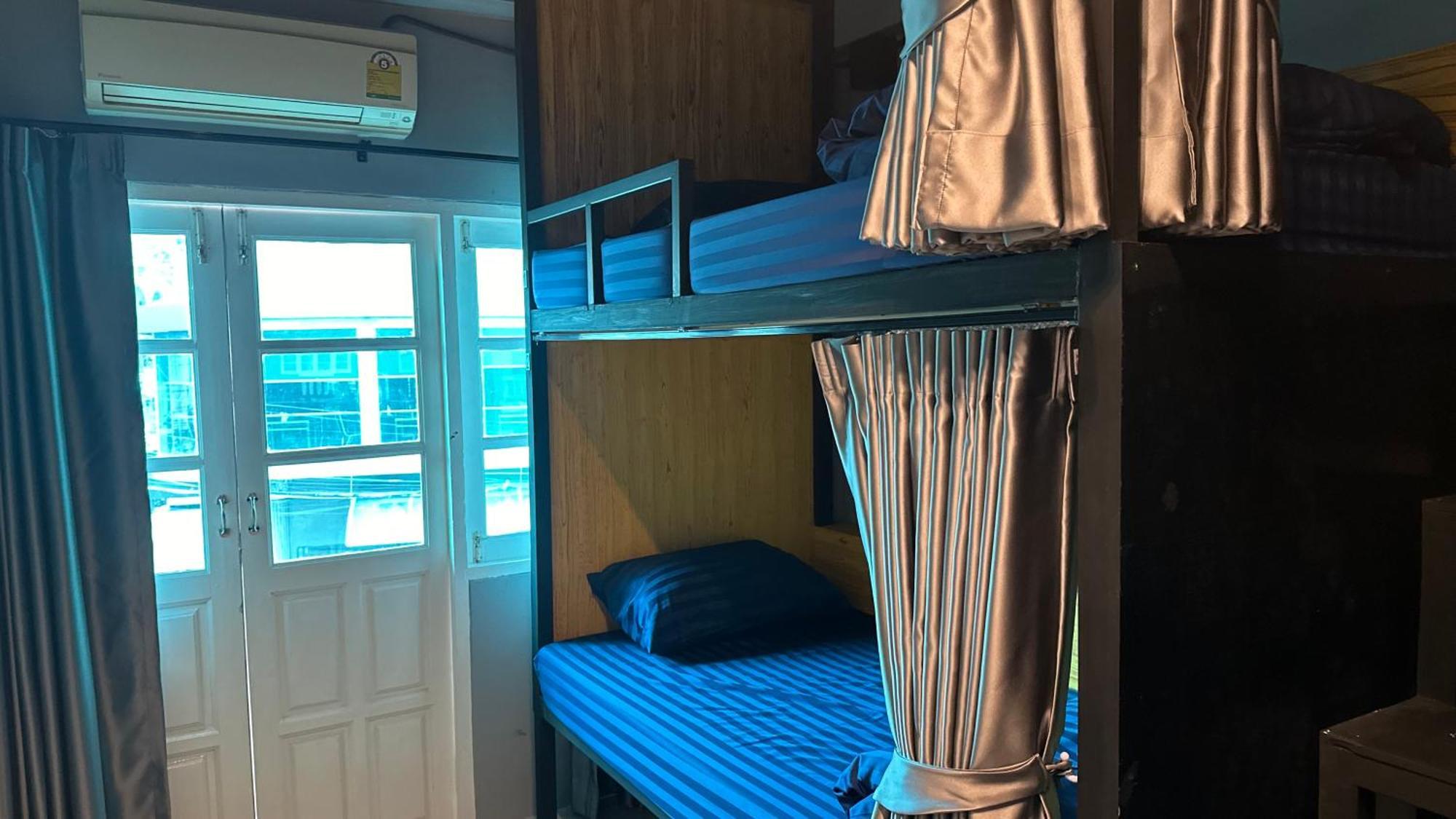 Champagne Hostel & Cafe Pattaya Ngoại thất bức ảnh