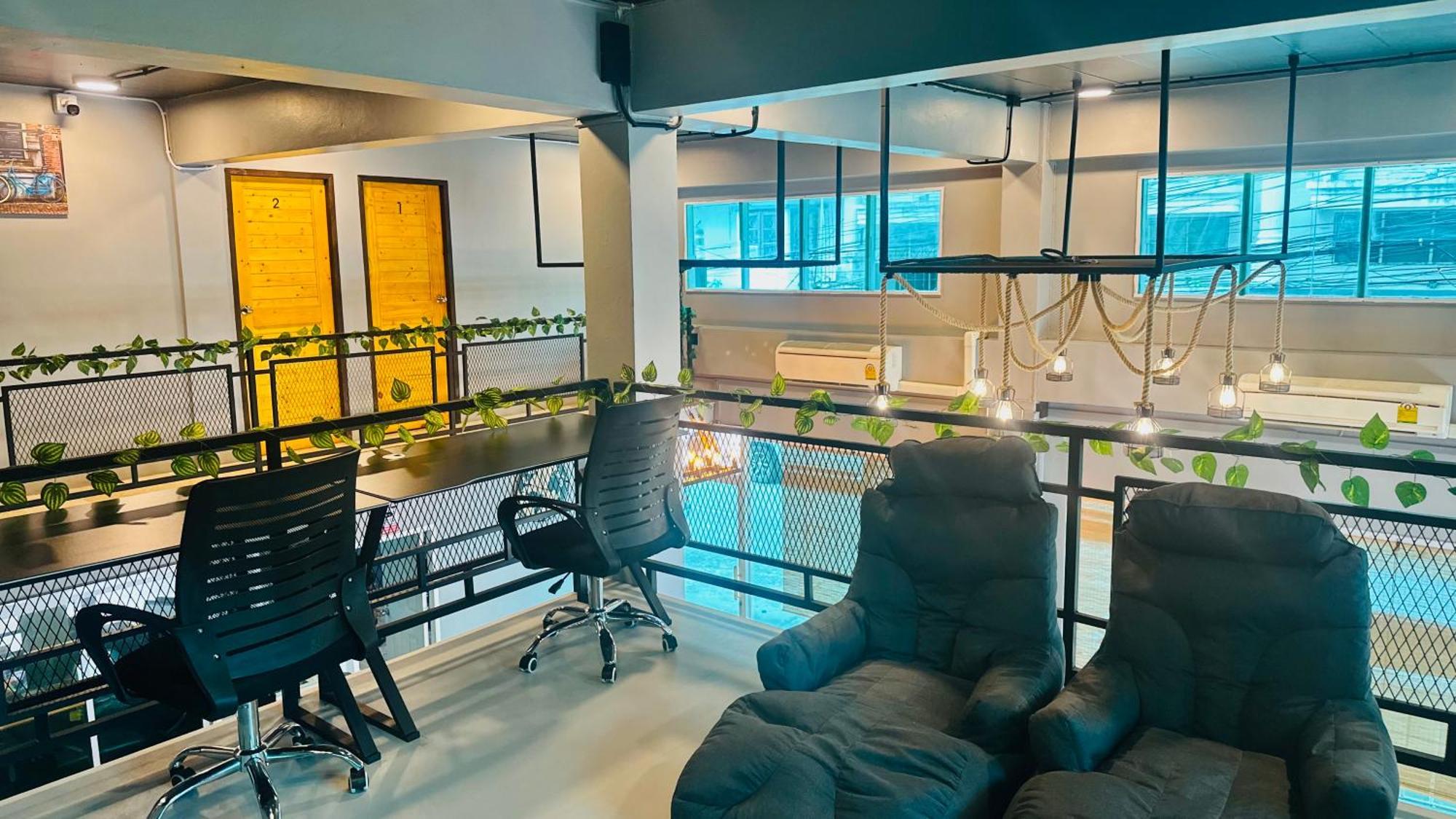 Champagne Hostel & Cafe Pattaya Ngoại thất bức ảnh