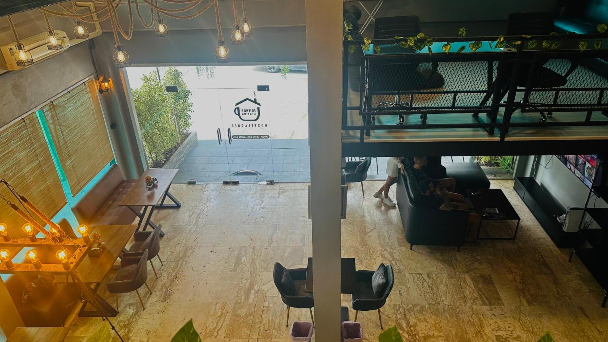 Champagne Hostel & Cafe Pattaya Ngoại thất bức ảnh