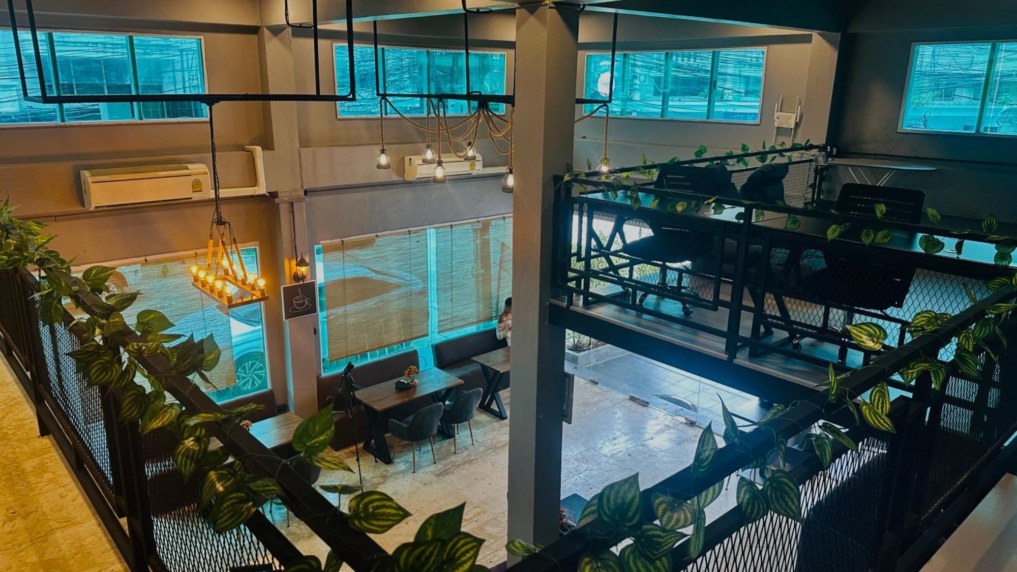 Champagne Hostel & Cafe Pattaya Ngoại thất bức ảnh