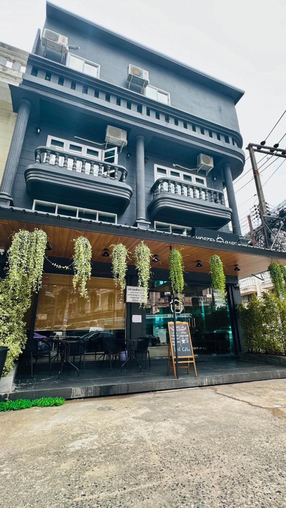 Champagne Hostel & Cafe Pattaya Ngoại thất bức ảnh