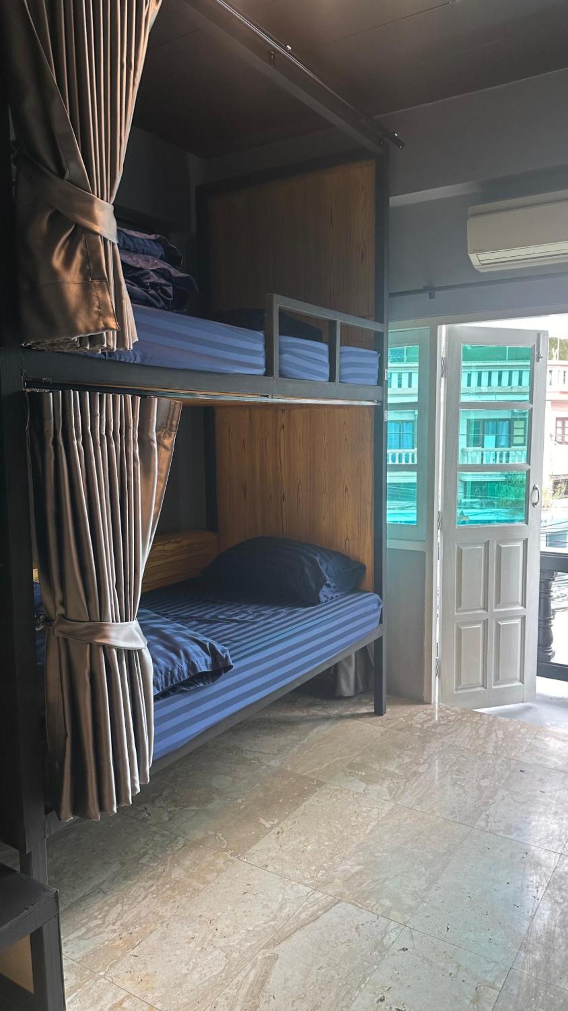 Champagne Hostel & Cafe Pattaya Ngoại thất bức ảnh