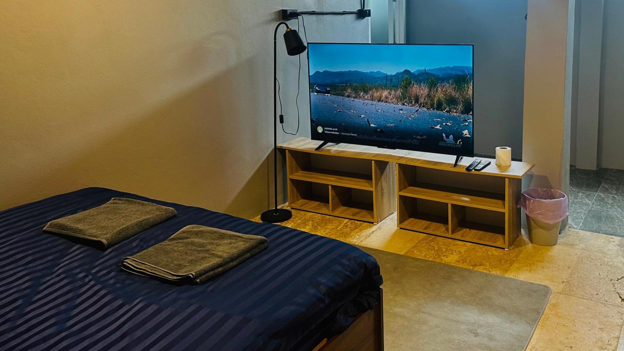 Champagne Hostel & Cafe Pattaya Ngoại thất bức ảnh