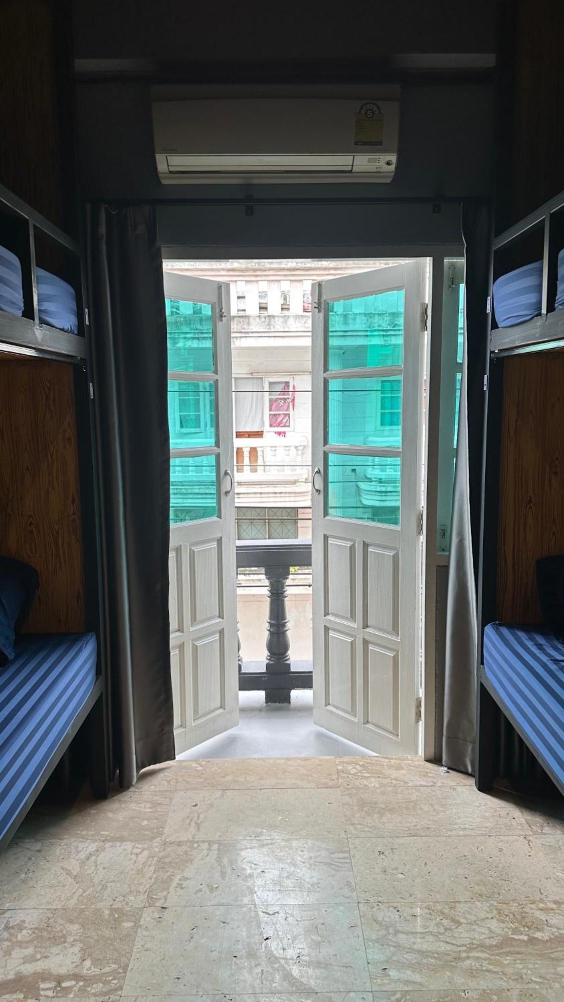 Champagne Hostel & Cafe Pattaya Ngoại thất bức ảnh
