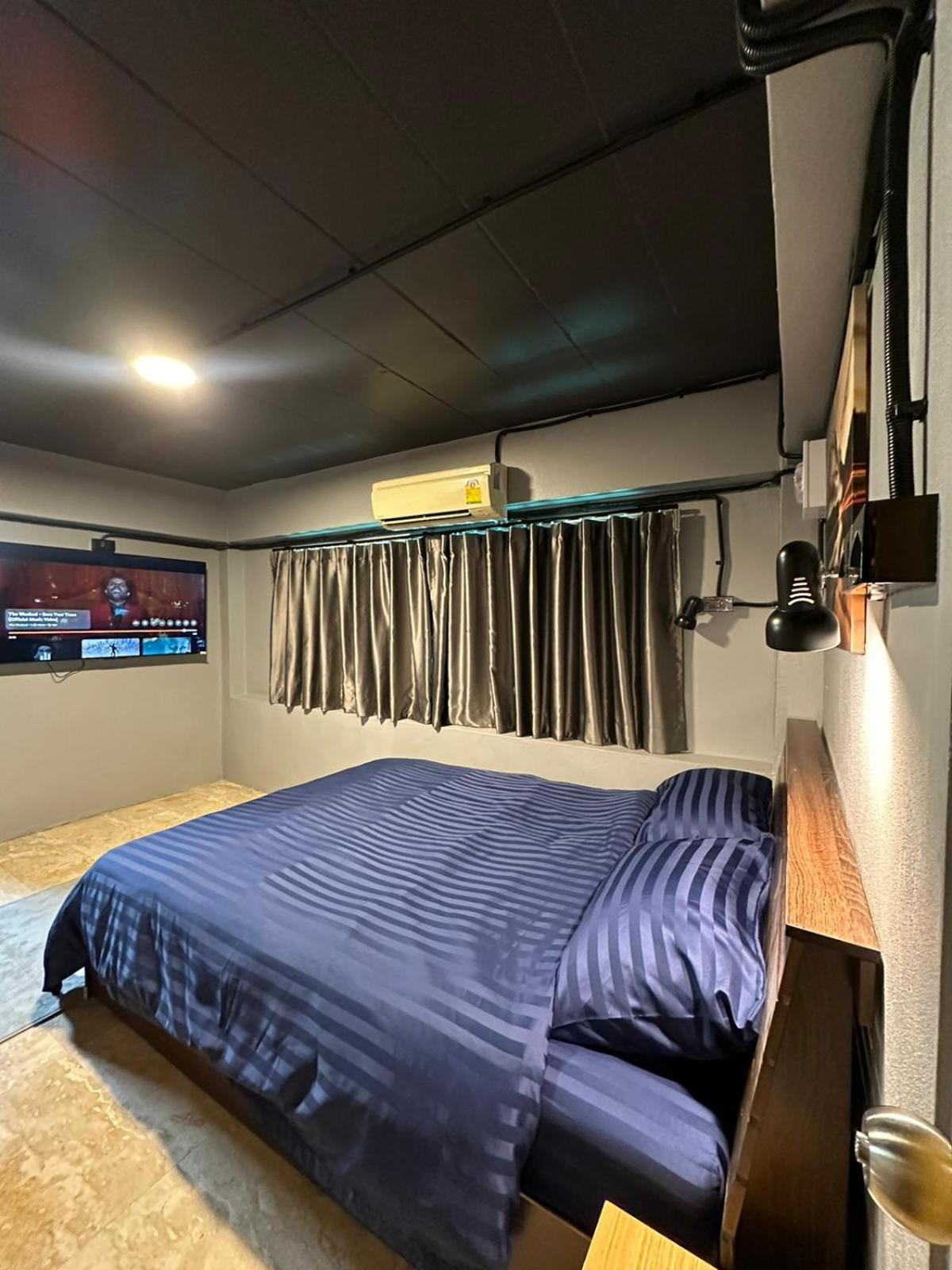 Champagne Hostel & Cafe Pattaya Ngoại thất bức ảnh